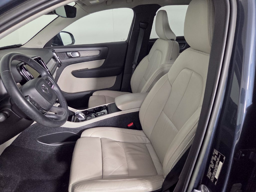Used 2022 Volvo XC40 T4 Inscription FWD image 8