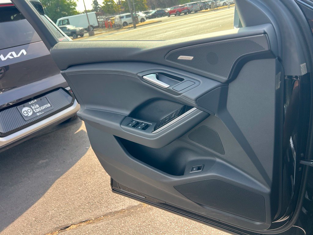 Used 2025 Audi Q6 e-tron Premium Plus w/ Premium Plus AWD/4WD image 15