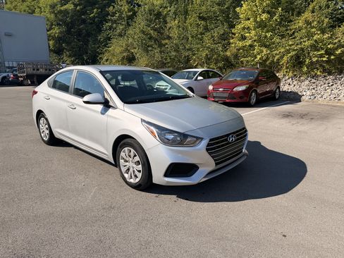 Used 2021 Hyundai Accent SE FWD image 3