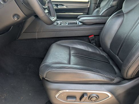 Used 2024 Jeep Wagoneer L Series II w/ Flexible Seating Group RWD image 7