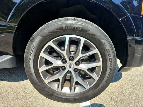 Used 2017 Ford Expedition XLT w/ Equipment Group 202A AWD/4WD image 39