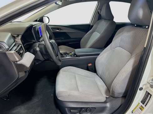Used 2025 Toyota Camry LE w/ Convenience Package FWD image 17