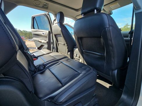 Used 2022 Ford Explorer XLT w/ Equipment Group 202A image 13
