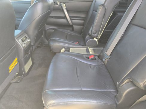 Used 2010 Toyota Highlander SE image 11