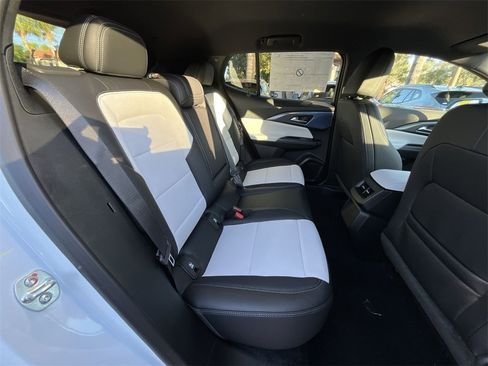 New 2026 Chevrolet Equinox EV LT image 25