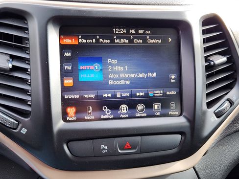 Used 2017 Jeep Cherokee Latitude w/ Safety/Convenience Group image 28