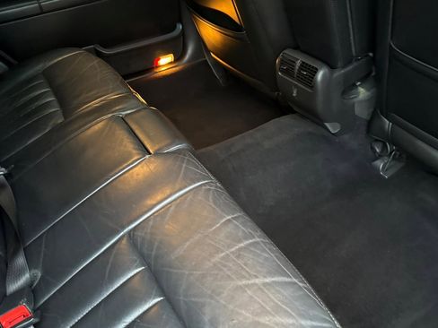 Used 2007 Lincoln Town Car Executive L image 27