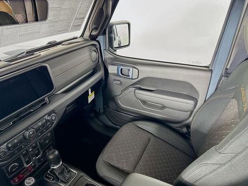 New 2026 Jeep Gladiator Mojave w/ Safety Group image 25