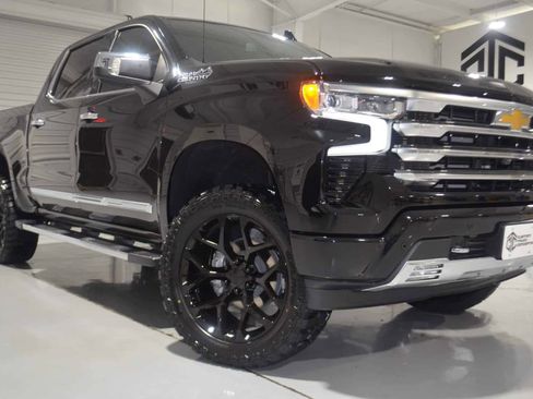 Used 2024 Chevrolet Silverado 1500 High Country AWD/4WD image 3
