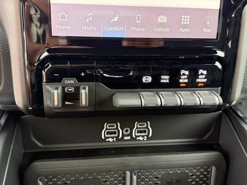 New 2026 RAM 2500 Laramie w/ Night Edition AWD/4WD image 26