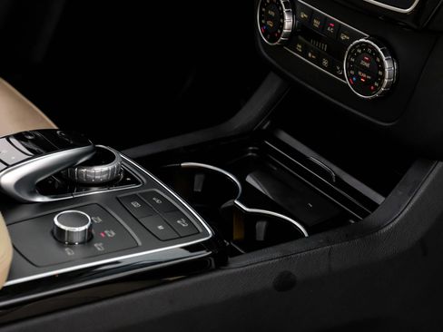 Used 2017 Mercedes-Benz GLS 550 4MATIC image 19