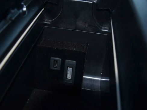 Used 2015 Mercedes-Benz E 350 Sedan image 29