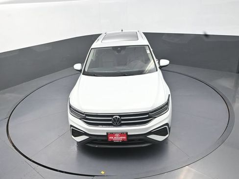 Used 2022 Volkswagen Tiguan SE w/ Panoramic Sunroof Package FWD image 24