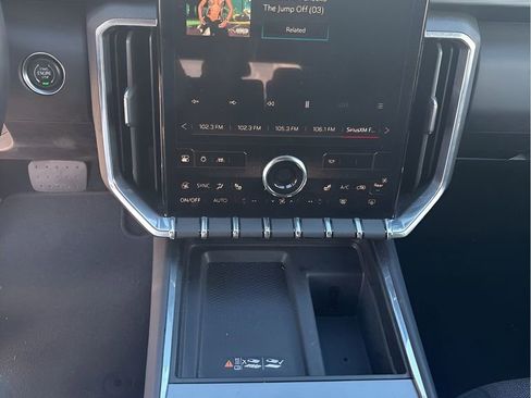 Used 2025 GMC Acadia Elevation image 10