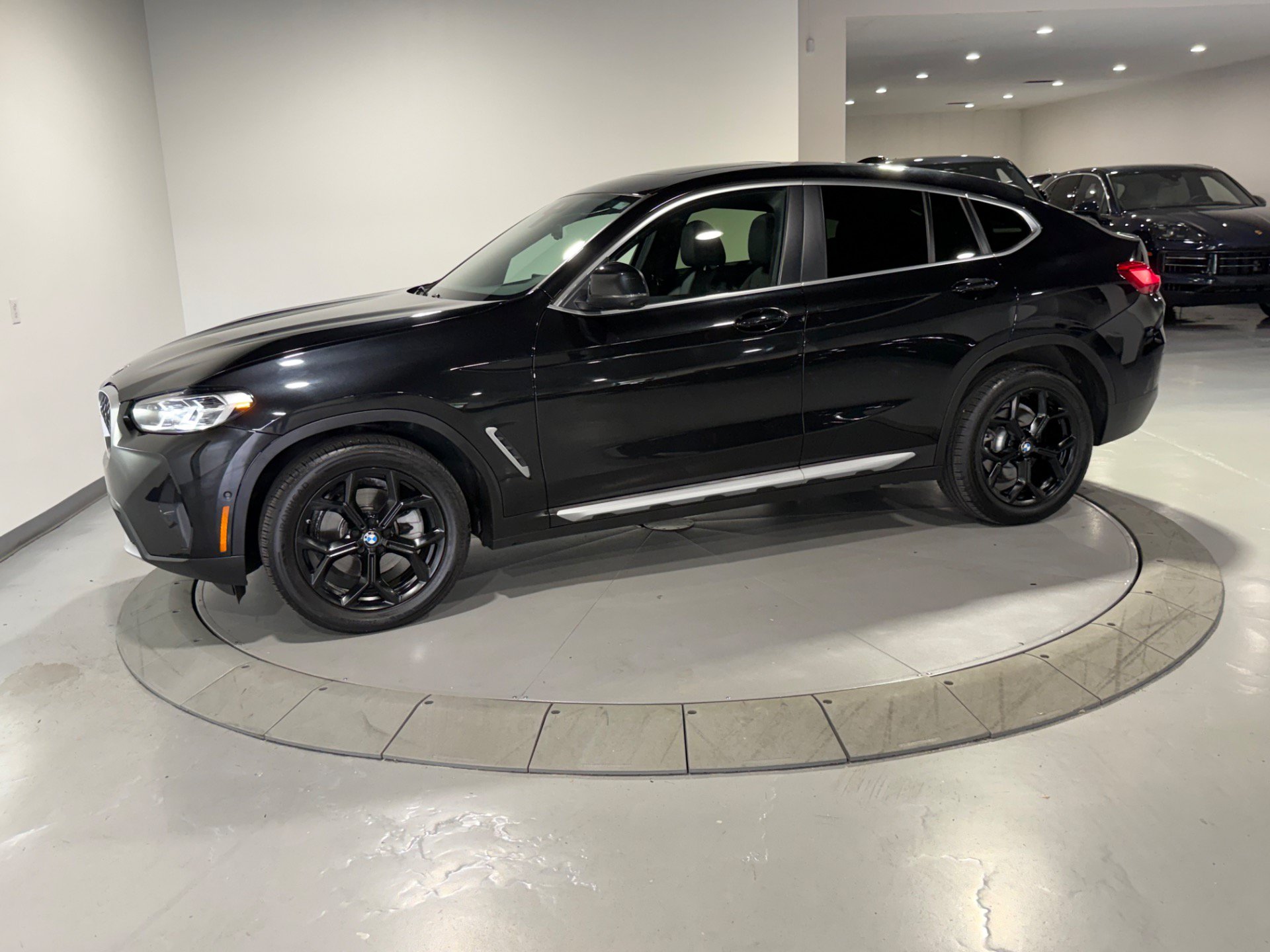 Used 2024 BMW X4 xDrive30i AWD/4WD image 13