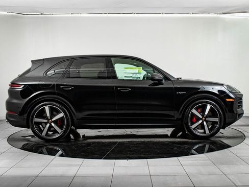 New 2026 Porsche Cayenne S image 9