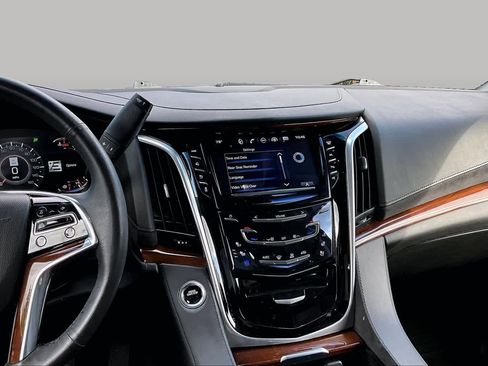 Used 2019 Cadillac Escalade ESV Luxury AWD/4WD image 7