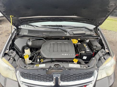 Used 2018 Dodge Grand Caravan SXT FWD image 11