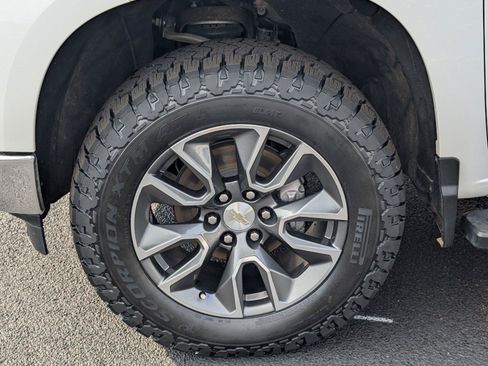 Used 2023 Chevrolet Silverado 1500 LT AWD/4WD image 11