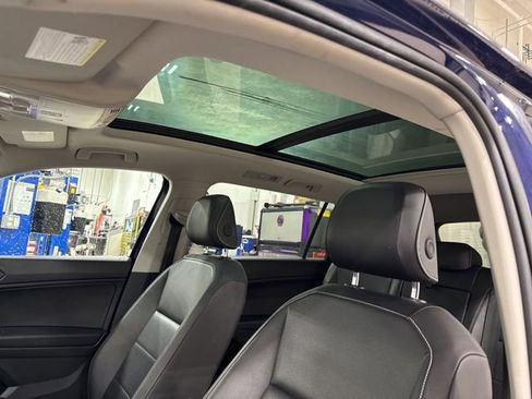 Used 2021 Volkswagen Tiguan SE w/ Panoramic Sunroof Package image 12
