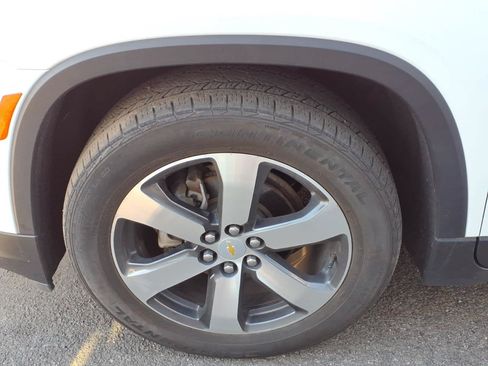 Used 2023 Chevrolet Traverse LT w/ LT Premium Package AWD/4WD image 8
