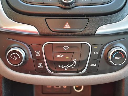 Used 2019 Chevrolet Equinox LS AWD/4WD image 25