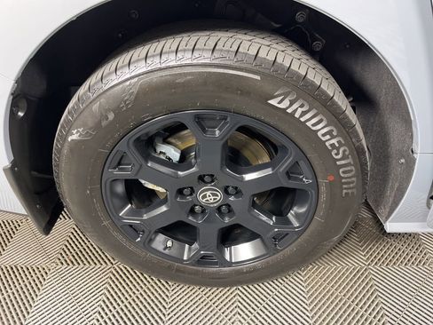 Used 2025 Toyota Sienna XLE Woodland Edition image 19