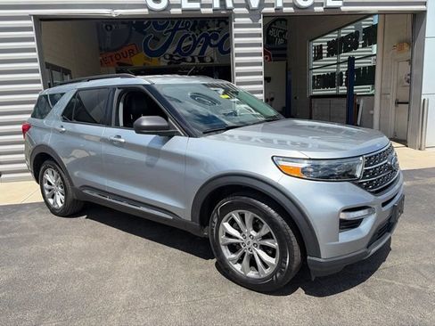Used 2023 Ford Explorer XLT AWD/4WD image 4