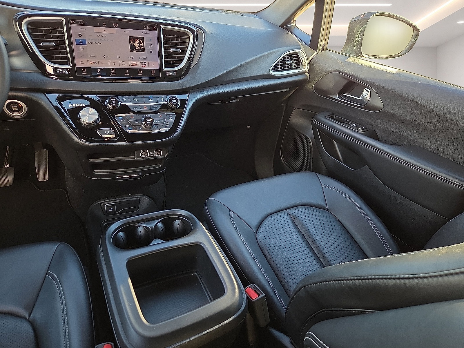 Used 2025 Chrysler Pacifica Select FWD image 12