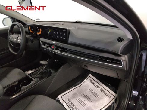 Used 2025 Kia K4 LXS image 39