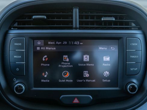 Used 2025 Kia Soul LX w/ LX Technology Package FWD image 18