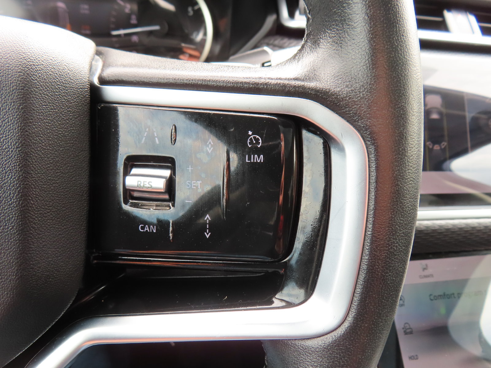 Used 2023 Land Rover Range Rover Velar S AWD/4WD image 18
