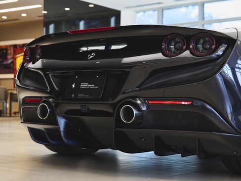 Used 2022 Ferrari F8 Tributo image 47