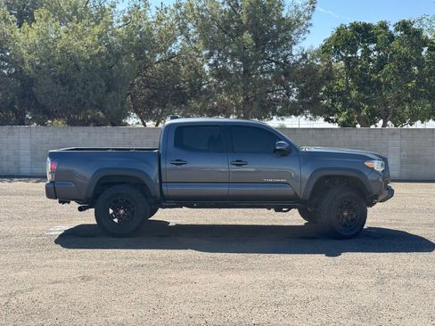 Used 2021 Toyota Tacoma TRD Off-Road w/ Technology Package AWD/4WD image 2