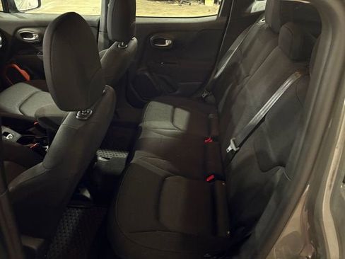 Used 2019 Jeep Renegade Sport image 14