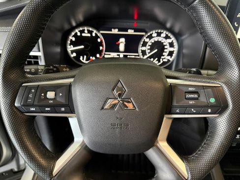 Used 2025 Mitsubishi Outlander SE FWD image 15
