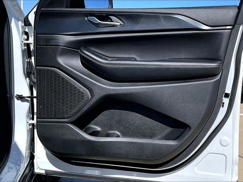 Used 2023 Jeep Grand Cherokee L Laredo w/ Trailer Tow Group (B) image 22