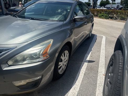 Used 2015 Nissan Altima 2.5 S w/ Power Driver Seat Package FWD image 2