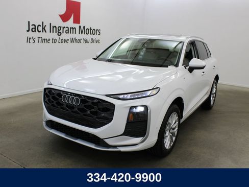 New 2026 Audi Q3 quattro 2.0T AWD/4WD image 1