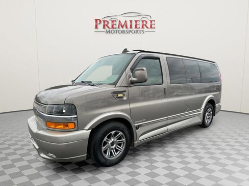 Used 2019 Chevrolet Express 2500 w/ Enhanced Convenience Package RWD image 2