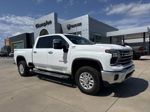 Used 2026 Chevrolet Silverado 2500 LTZ AWD/4WD image 1