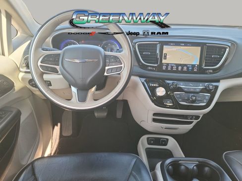 Used 2019 Chrysler Pacifica Limited image 13
