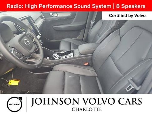 Used 2025 Volvo XC40 B5 Plus image 4