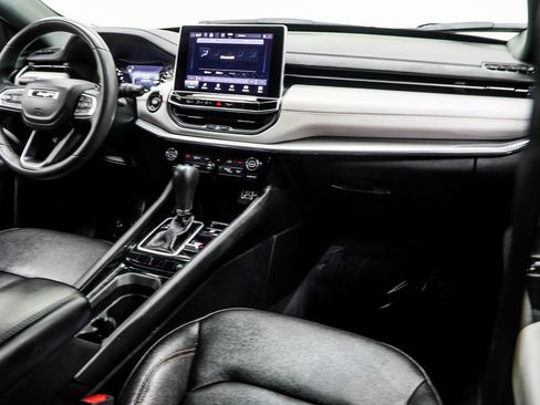 Used 2024 Jeep Compass Limited image 17