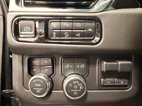 Used 2025 GMC Yukon Denali w/ Denali Reserve Package AWD/4WD image 28