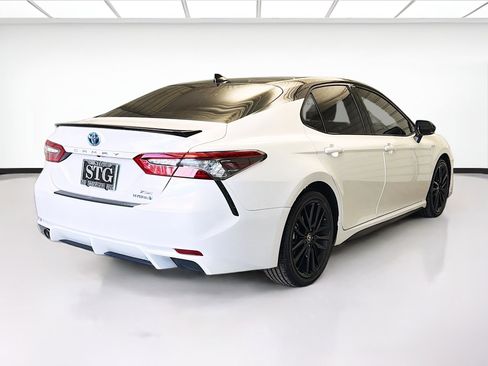 Used 2021 Toyota Camry XSE image 4
