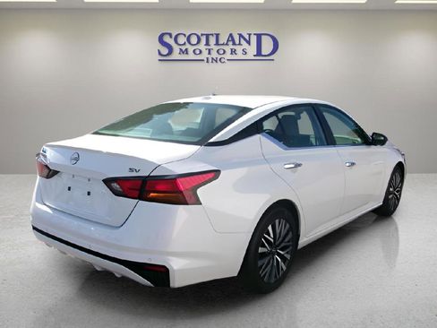 Used 2024 Nissan Altima 2.5 SV FWD image 6