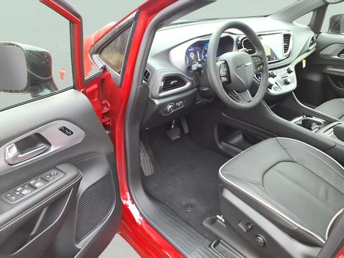 New 2026 Chrysler Pacifica Limited w/ S Appearance Package image 10