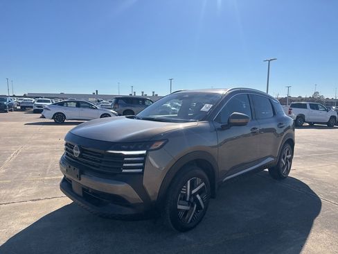 Certified 2025 Nissan Kicks SV w/ SV Premium Package image 5