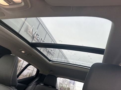 Certified 2025 Volvo XC40 B5 Plus AWD/4WD image 27